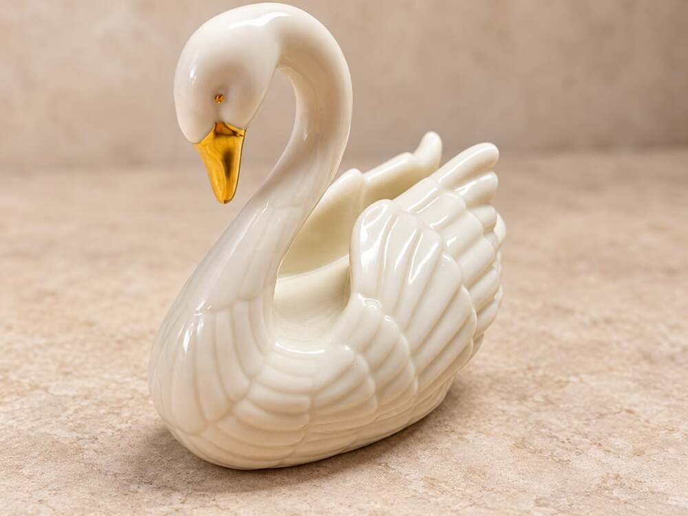 Lenox 3” Swan Porcelain Ivory Place Card Holder Cake Topper Gold Beak
